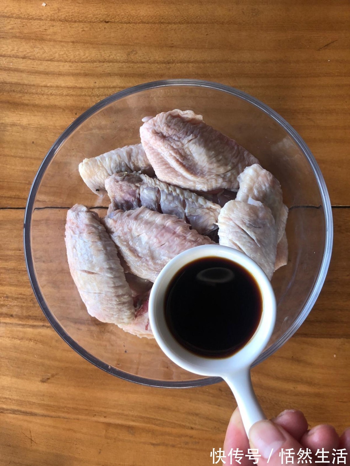 鸡翅|想吃鸡翅的看过来，一个烤箱搞定，好吃到舔手指