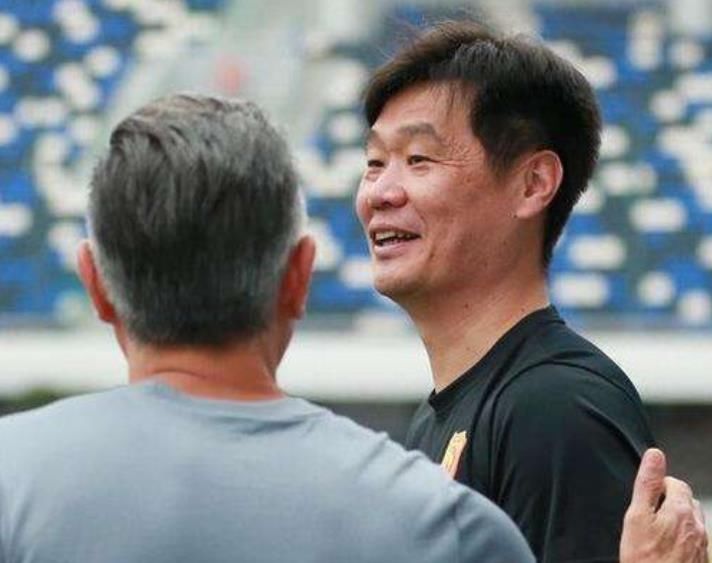 李霄鹏|史无前例！记者：李霄鹏邀请6名优秀前国脚加入国足教练组