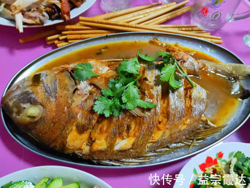 正确做法|不管炖啥鱼，都别用料酒和醋去腥，教你正确做法，鱼肉鲜香不腥气