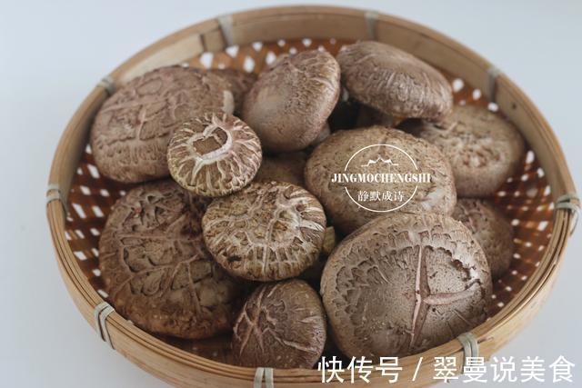 香菇油菜素包子的做法,油菜翠绿,馅香味美,小窍门全都告诉你