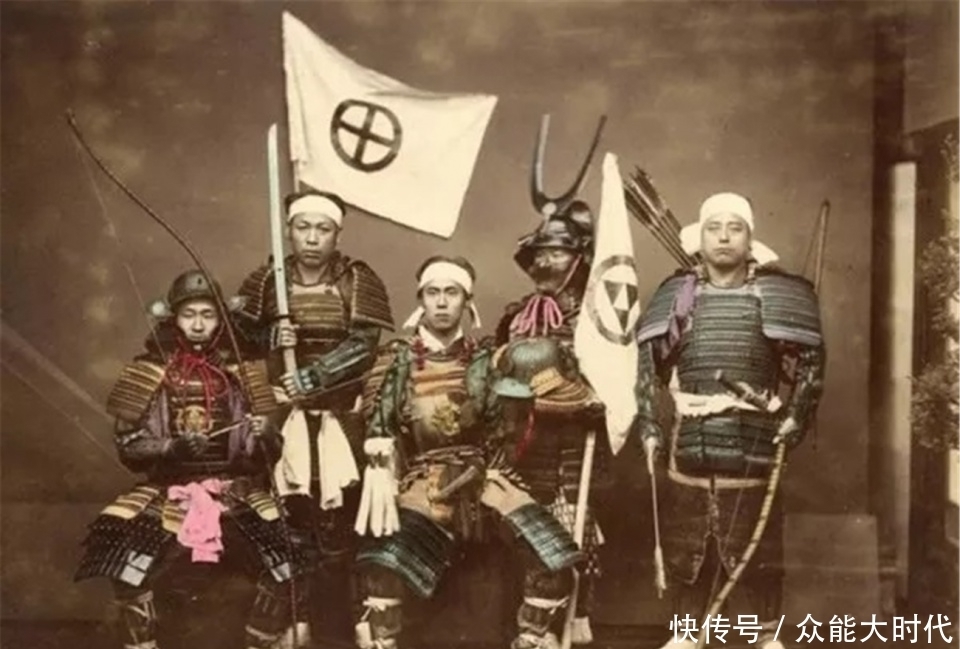 日本|一百年前的日本老照片,你在照片中看到了日本女人小睡的场景吗?