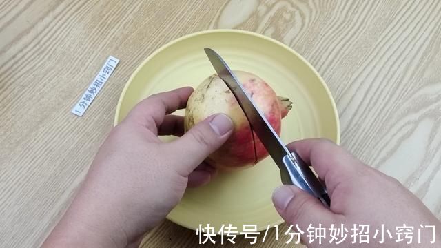 勺子|石榴有一个机关，勺子轻轻一敲，石榴籽自动脱落，1分钟一大盘