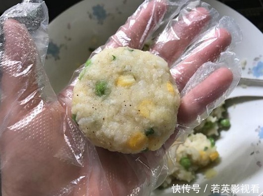  适量|剩饭只能炒着吃教你一招，简单好吃更营养，孩子常吃长高高