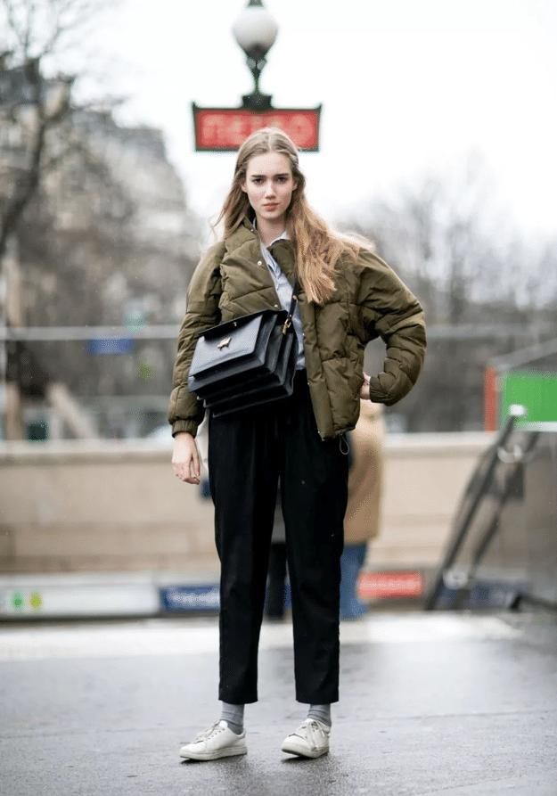 穿羽绒服时，只知道黑色？2021的“流行色”来了，时髦显高级