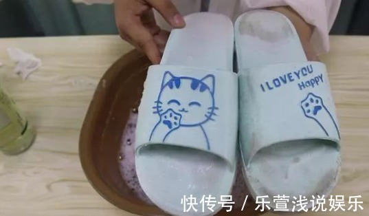 拖鞋穿久了“黑乎乎”的难清洗？学会这2招，拖鞋立马干净如新！