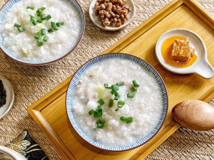 养胃就要多喝粥，冬瓜肉末粥适合全家，一碗下肚浑身舒服