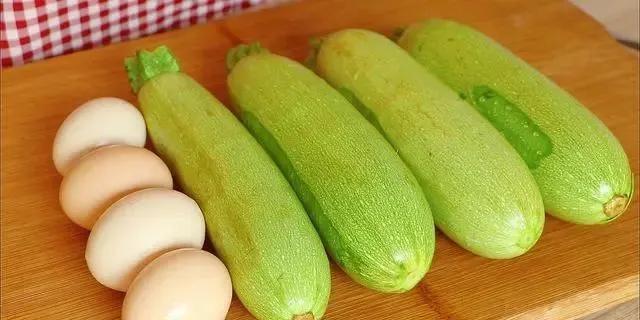 1根西葫芦4个鸡蛋，这种吃法将成为经典，素食也可以很美味