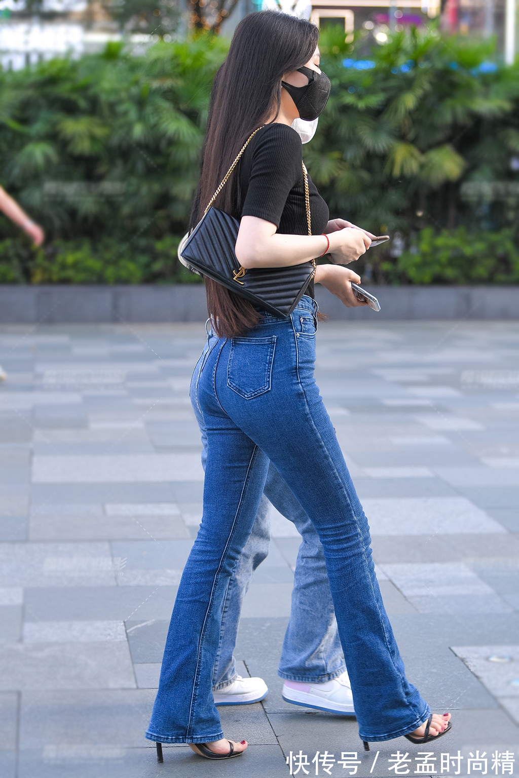 穿搭|秋季优选微喇叭裤，穿着显瘦又显腿长，搭配休闲又简约大方