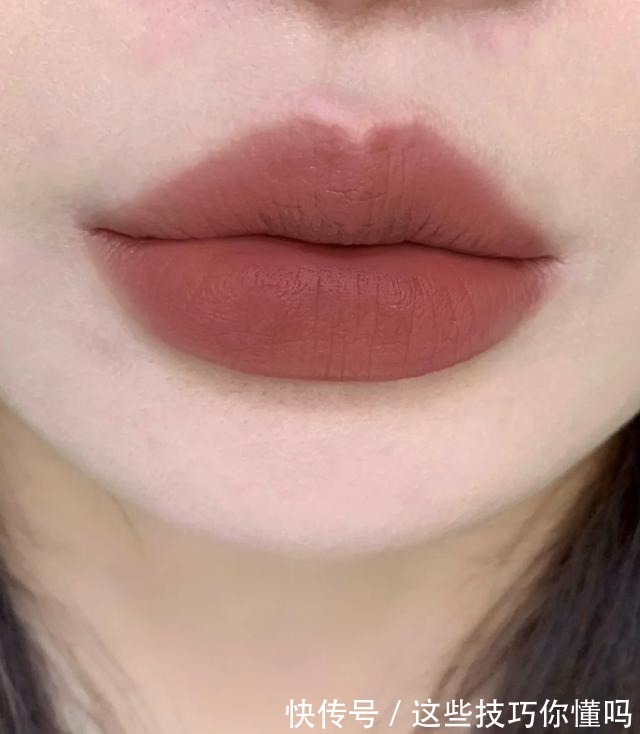 断货王 2021口红别再涂红棕色了,今年流行奶棕色,显白高级又优雅!