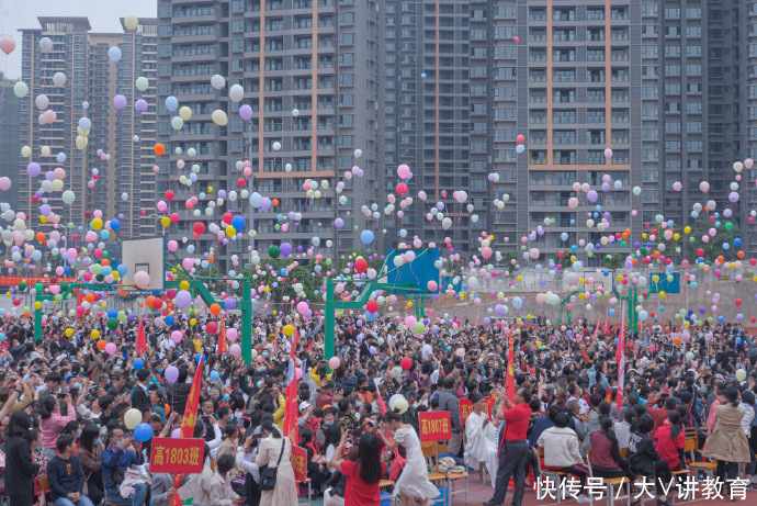 高考考生被学校“宠上天”，网友大呼羡慕：可惜再也回不到当年了