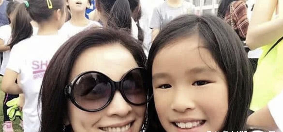 眼镜|8岁女孩打碎同学眼镜，妈妈不以为然，看到发票后瞬间怒了