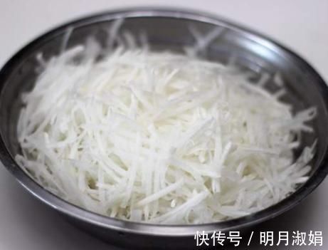 饺子|萝卜包饺子时，用盐杀水还是下锅炒干？都不对，教你正确做法