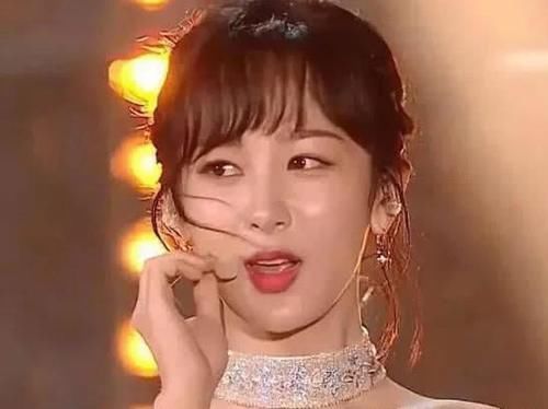 女孩子“鼻子出油”很厉害试试这三招，让毛孔“清透干净”一整天