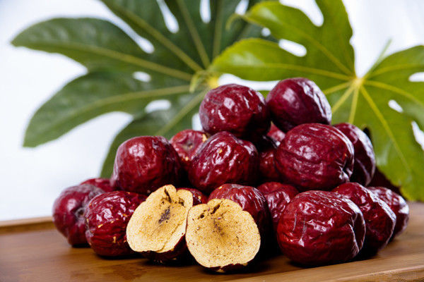 大枣|大枣泡酒的功效，红枣怎么泡酒？