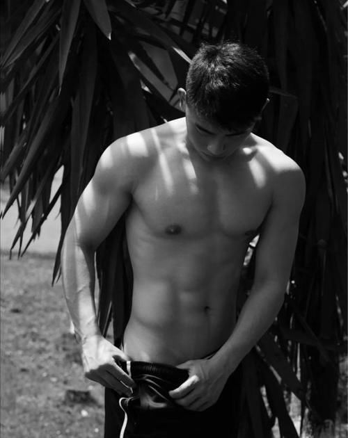 身材|颜值高、身材棒,让人着迷的21岁大三体育生,这样的男生太有魅力