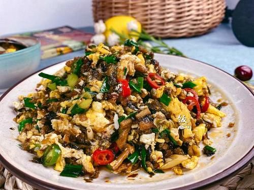 美食优选：这道菜吃出了外婆家的味道，开胃下饭，2碗米饭都不够吃