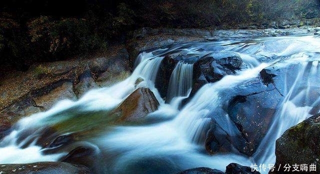 唐诗闲读:“明月松间照,清泉石上流”