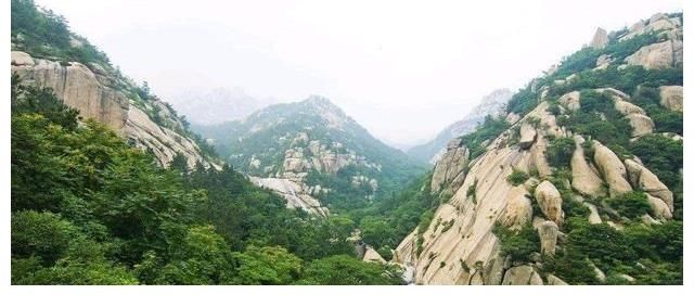 山东“崂山”山峦巍峨，景观丰富多彩，还可观望壮阔的“大海”！