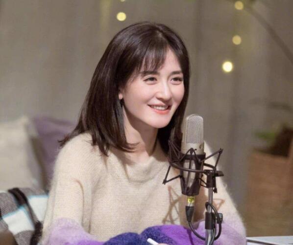 湖南卫视春晚官宣阵容，汇聚了“老中青”三代艺人，何炅独挑大梁