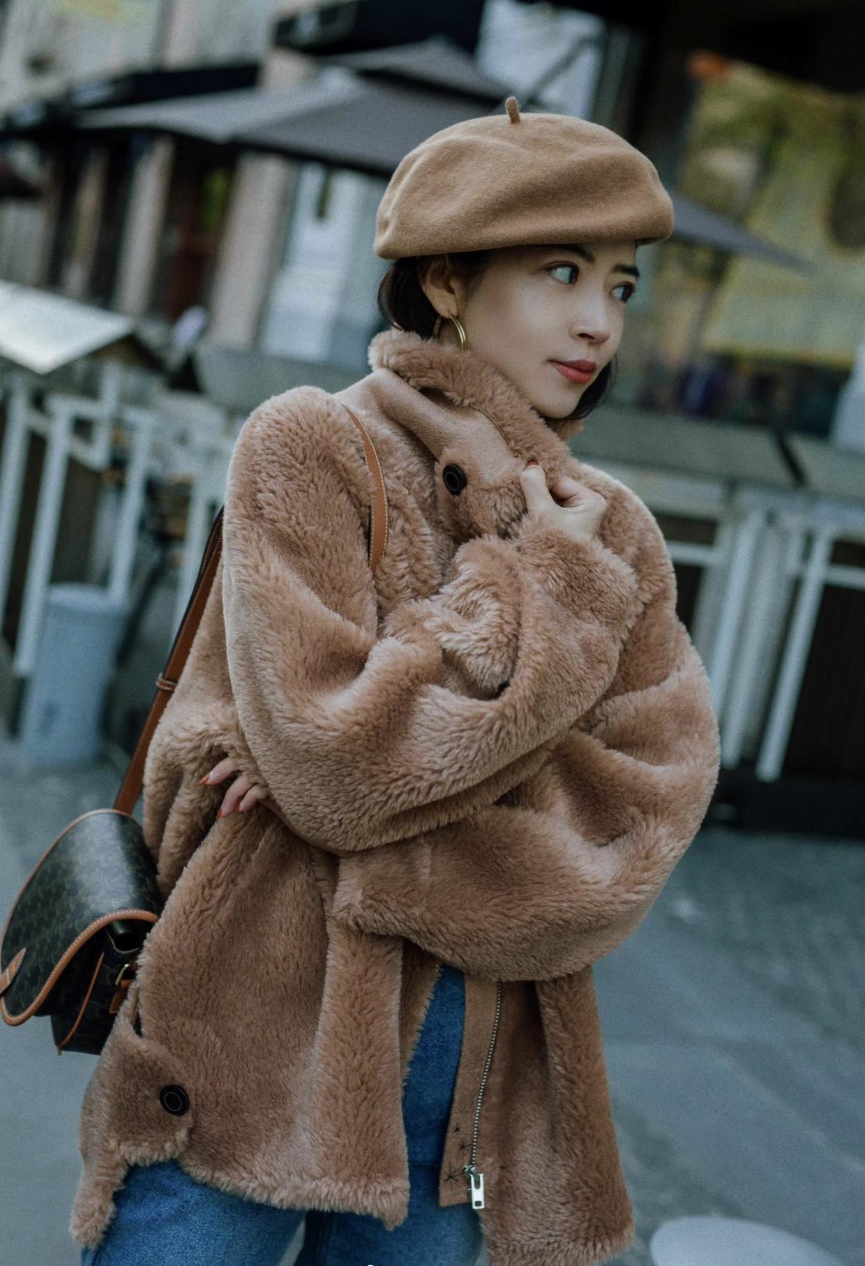 泰迪熊外套|今冬流行的“泰迪熊外套”长这样,和牛仔裤搭配可高级了,超好看