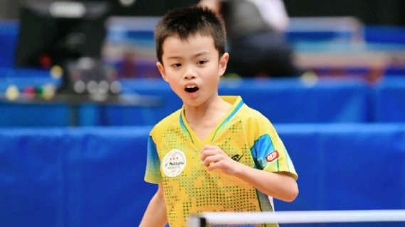 比对手矮一大截！日本9岁乒乓小将参加全锦赛，平时爱好是看动漫