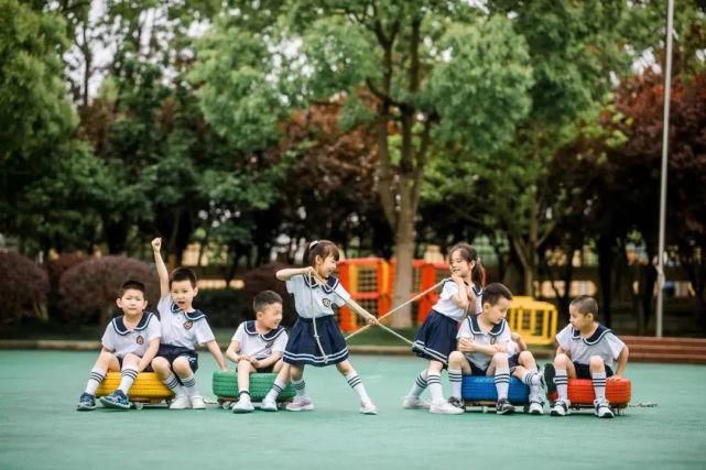创意|恰同学少年！沪16区幼儿园、中小学创意毕业照来了