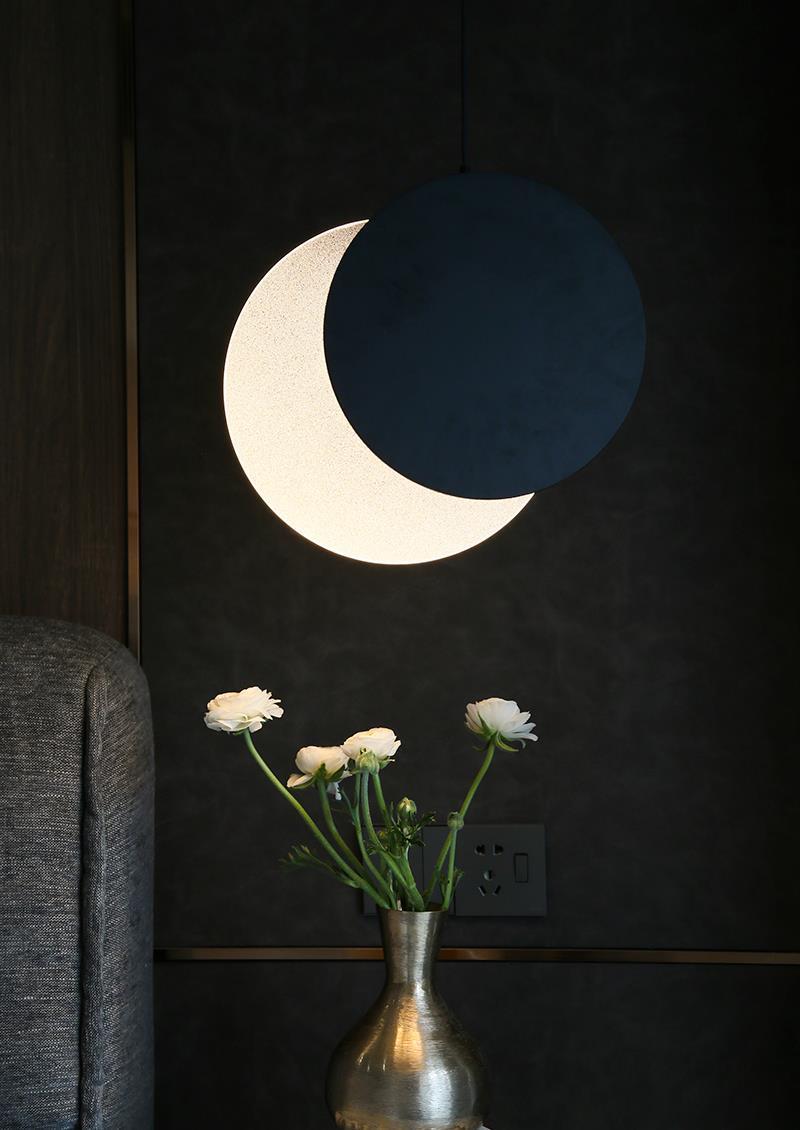 青年|单身女青年的家，客厅选择超大电视机，让客厅瞬间变成影音室