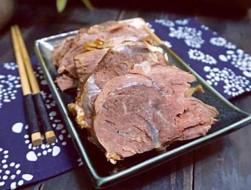 酱牛肉时，牢记“1腌2炖3冻”，牛肉酥嫩酱香有嚼劲，不干柴