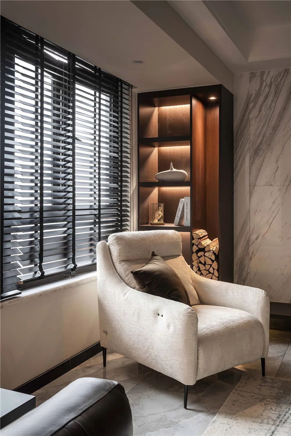 床头|114㎡现代,朴素简雅的空间,黑白配的设计,稳重端庄有档次