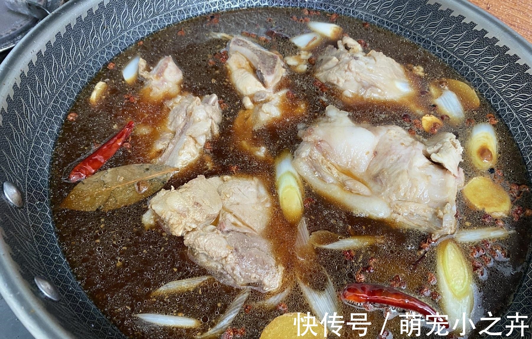 排骨|秋天,遇到这肉要多吃,比排骨便宜,比牛羊肉香,炖一锅太馋人