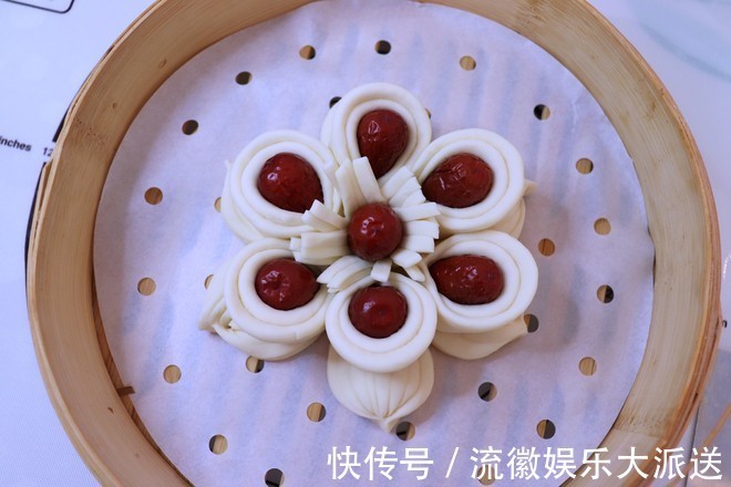 蒸馒头时,千万要记住这个小技巧,蒸出来的馒头蓬松软嫩喷香美味