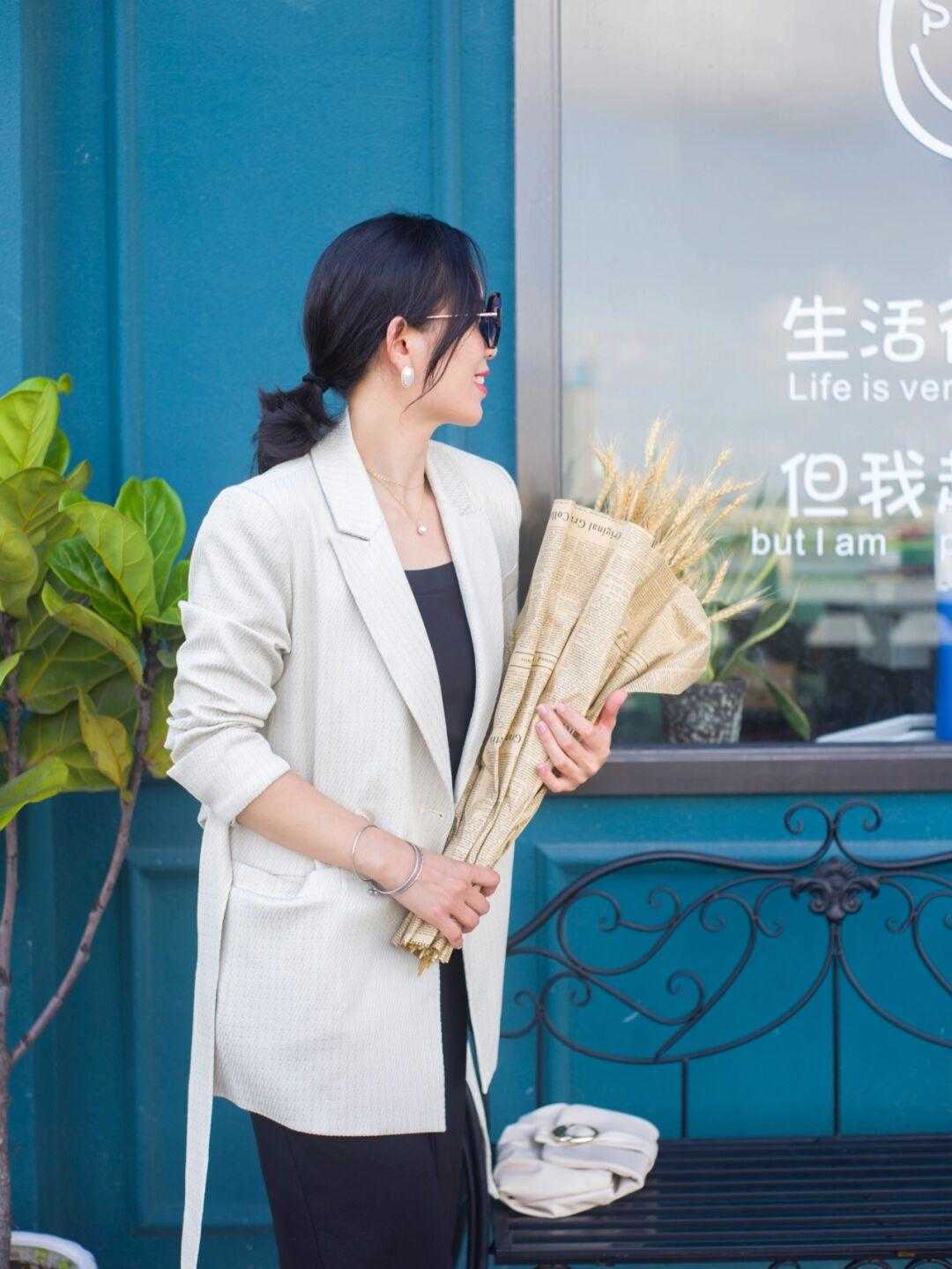 颜色|西服不要光选黑色,其他颜色效果更好,时髦又耐看,还自带气质