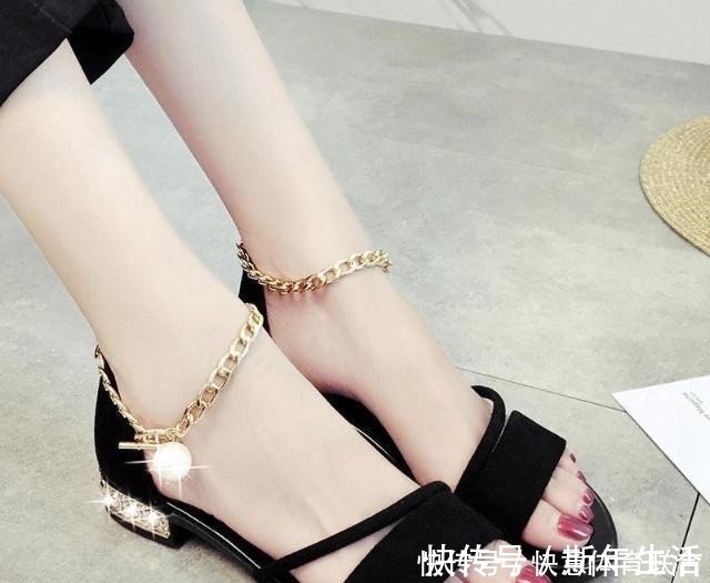 平底 时尚平底凉鞋，甜美俏皮，展现了你魅力的风姿