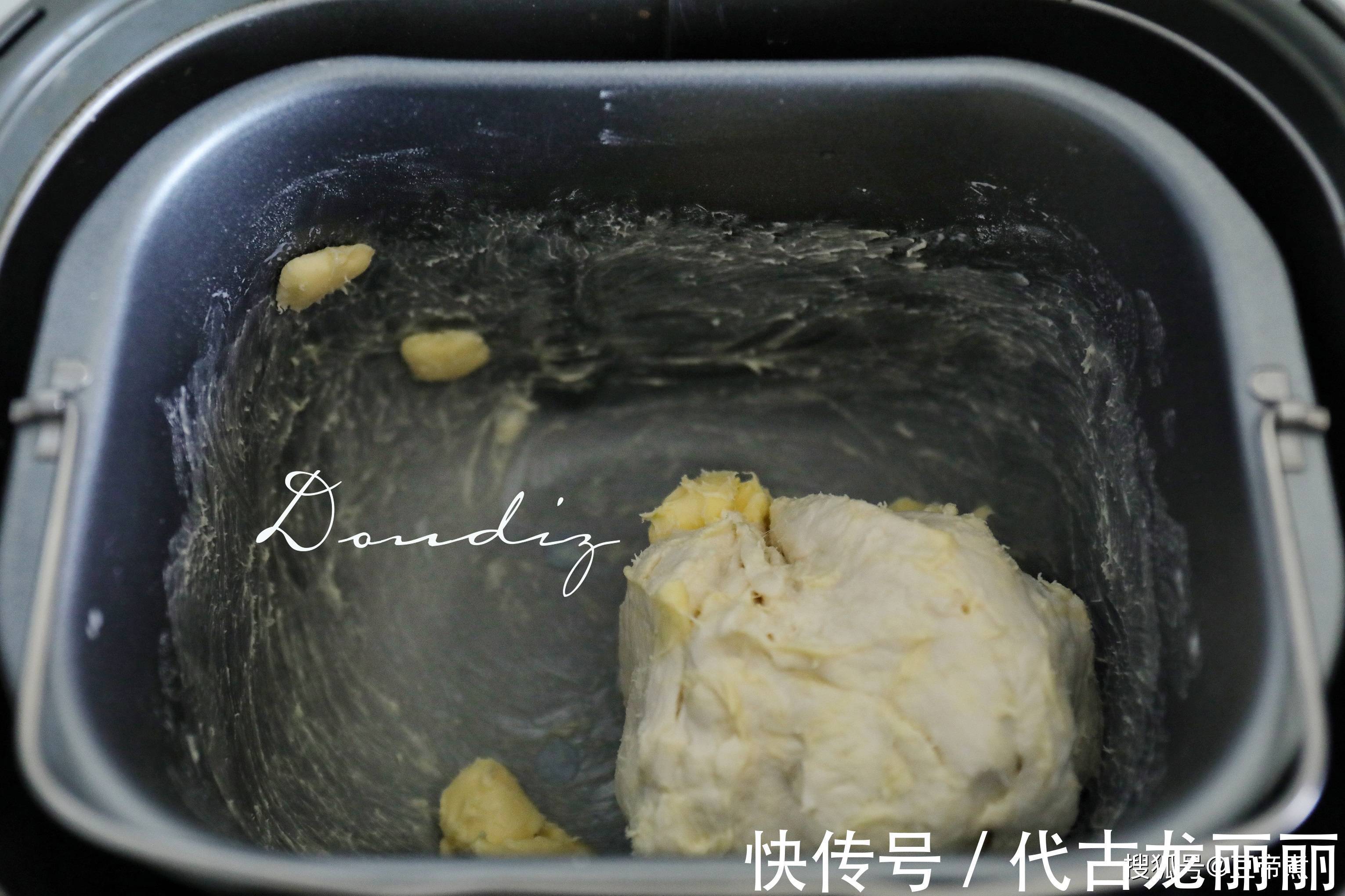 市场上卖得火爆的面包，做法没有你想的那么难，看一看你也就会