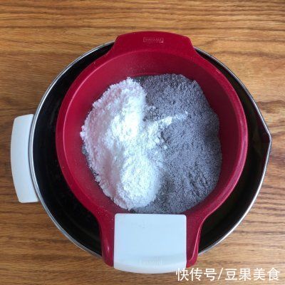 蛋白霜|正宗地道的桂花黑米糕做法，速来围观