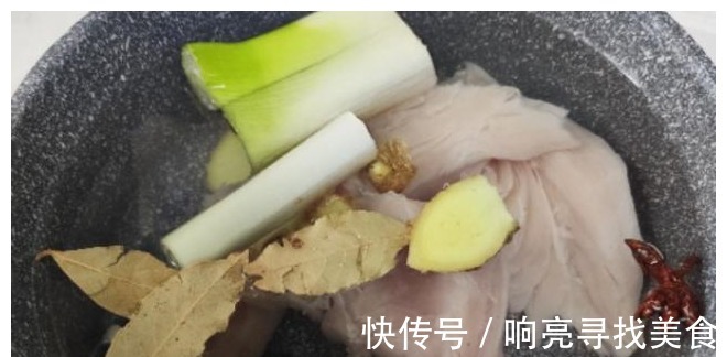 烤箱|家庭版鸡胸肉丝制作,学会不用外面买,制作方法特简单,收藏起来!