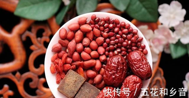 真红糖|50岁姑姑女人秋天要常喝这汤,美味又营养,面如桃花好入秋!