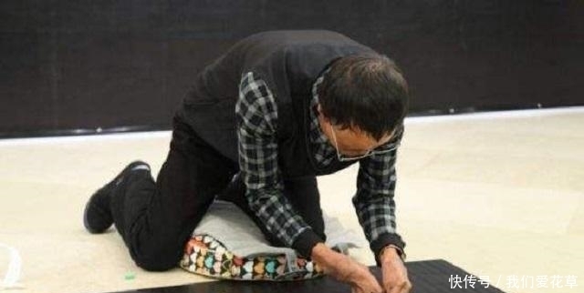 一位乞丐自创“彩虹体”书法,后被方正字库收购,现在过得如何?