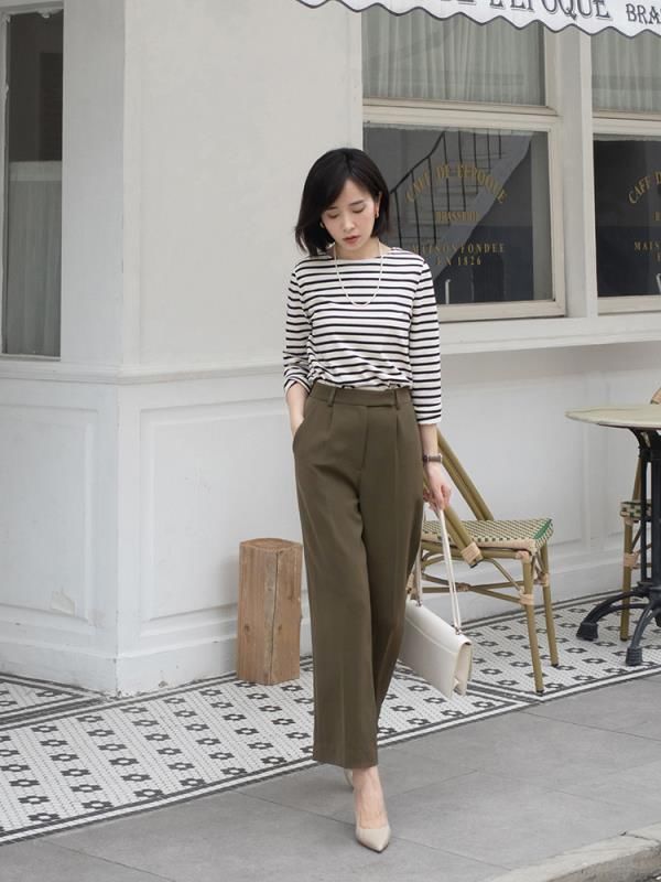 搭配|30岁到40岁怎么穿才减龄洋气？条纹衫搭配牛仔裤简约大气，超好看