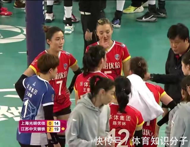 金软景|半决赛负于江苏女排，金软景不愿坐替补席，对主教练一脸不满意