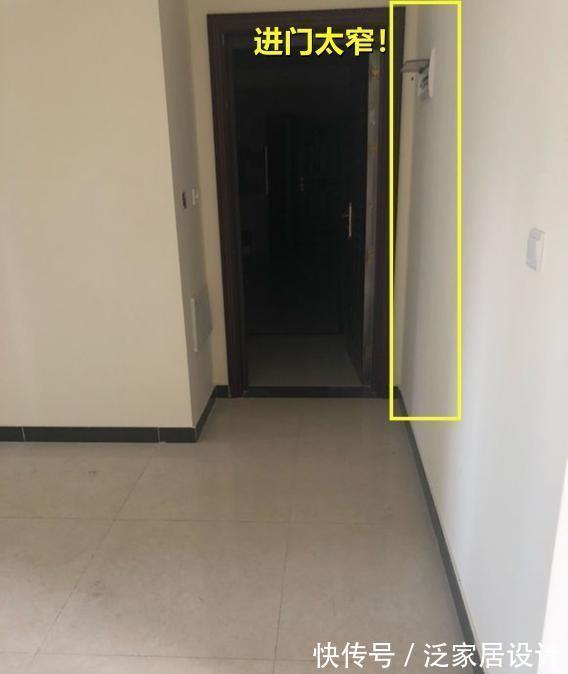 玄关|进门玄关太窄，与其费心思装柜子，不如聪明点往墙里挂衣服放鞋子