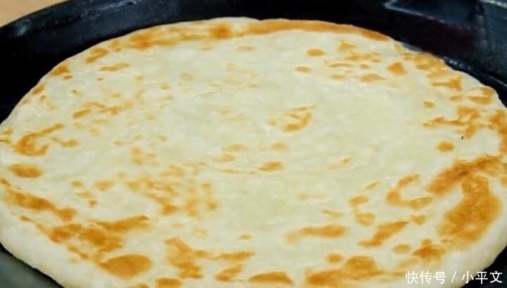 盖上盖子|烙饼时,直接烙是错的,多加1步,个个鼓大泡,柔软多层又筋道
