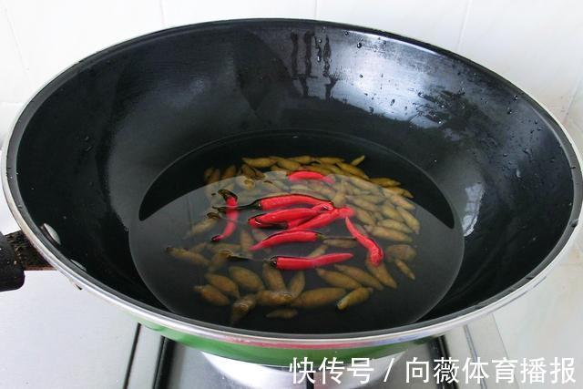 猪蹄酸辣q弹|做猪蹄,记住“1腌2泡”的窍门,猪蹄酸辣Q弹,不腥不油腻