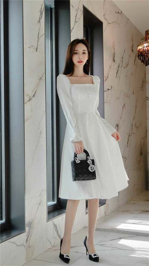 时尚女神孙允珠，飘逸云彩般白色仙气连衣裙，秒变珠仙儿