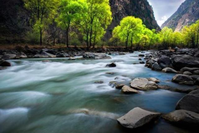 憔悴!李煜病中写下一诗,道尽一生悲凉,仅开篇两句,便催人泪下