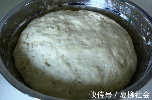 大厨|炸油条时,别只会用泡打粉!大厨教你正确做法,香软蓬松又健康