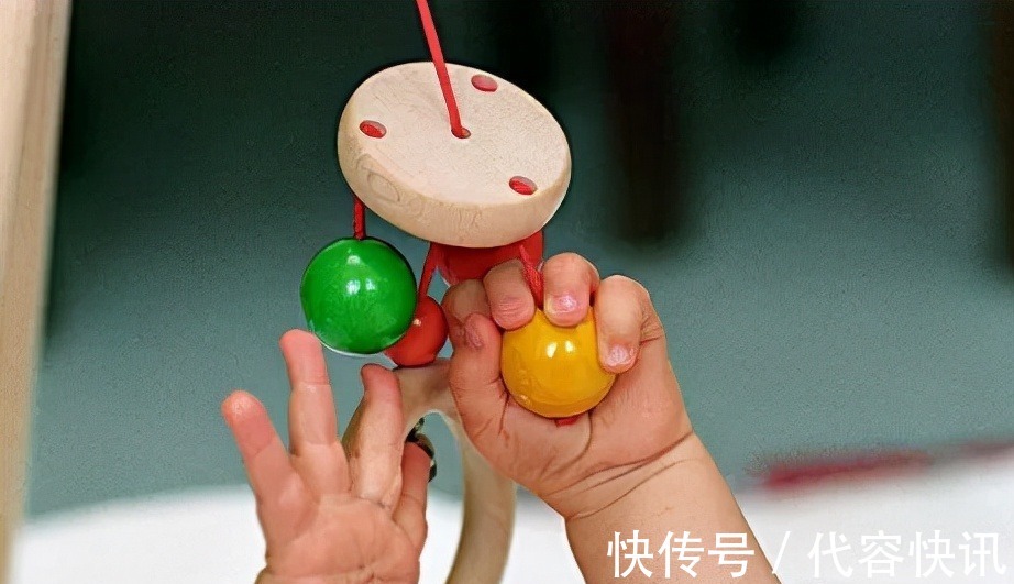 婴幼儿期|0-3岁宝宝精细运动发展训练方案,建议家长一定要收藏!