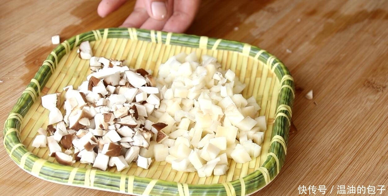 解馋|秋天,睡眠不好要常喝这汤,做法简单营养高,煮一大锅好喝又解馋