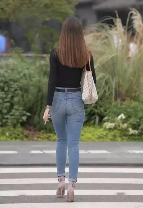 还想啥呢牛仔裤才是“扛把子”，一年四季带你体验别样之美