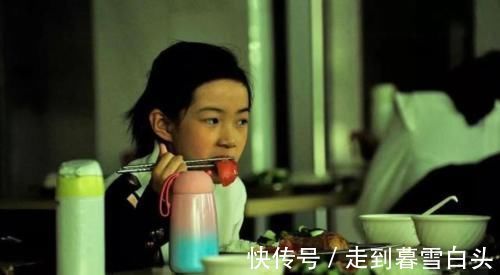 碳酸饮料|妈妈身高155,都说儿子身高随母亲,却长到183,全靠4个长高秘诀